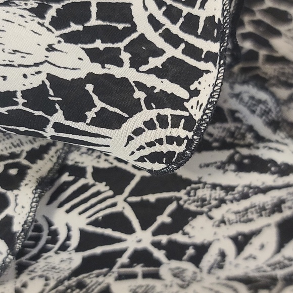 Women's Black and White Floral Print Relax Fit High Low Spaghetti Top(Sz 4) - Picture 6 of 8